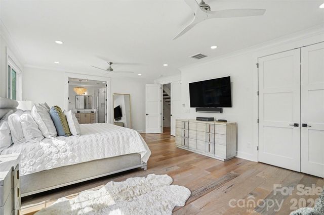 915 Laurel Creek Lane, Charlotte, NC 28211