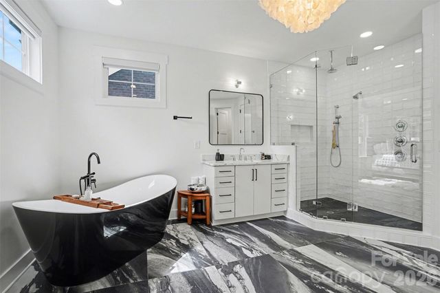 915 Laurel Creek Lane, Charlotte, NC 28211