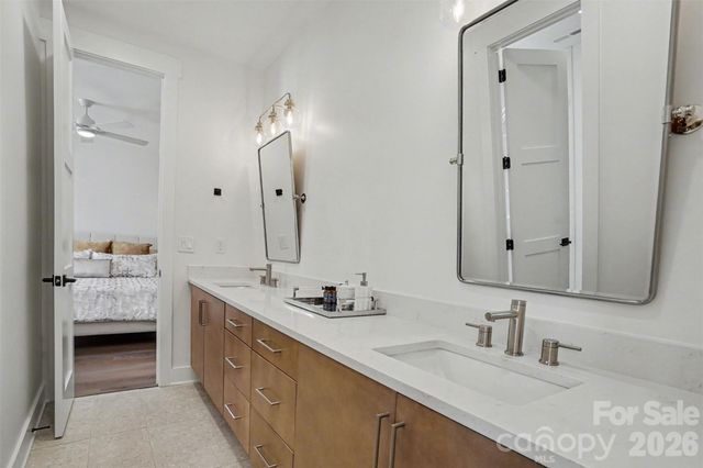 915 Laurel Creek Lane, Charlotte, NC 28211