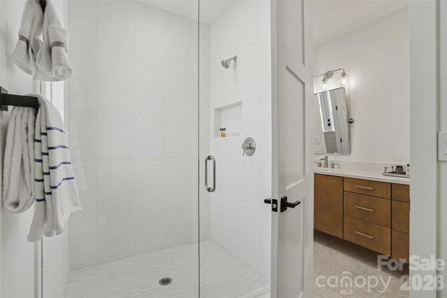 915 Laurel Creek Lane, Charlotte, NC 28211