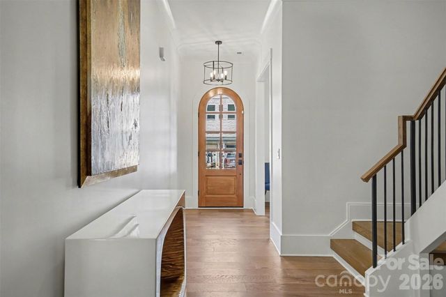 915 Laurel Creek Lane, Charlotte, NC 28211