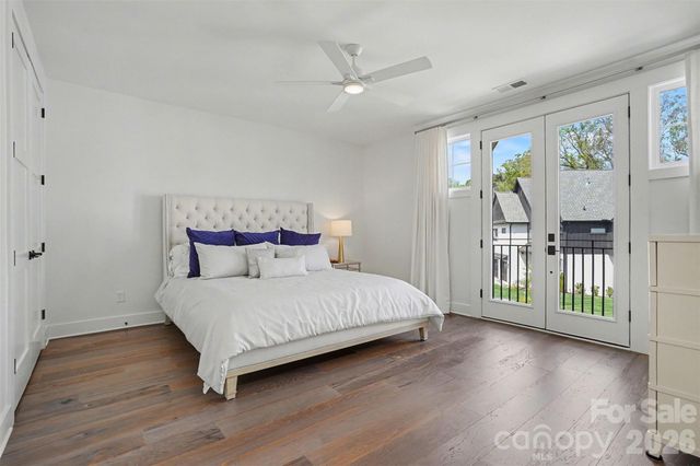 915 Laurel Creek Lane, Charlotte, NC 28211