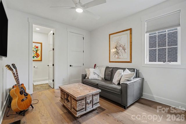 915 Laurel Creek Lane, Charlotte, NC 28211