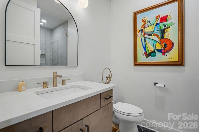 915 Laurel Creek Lane, Charlotte, NC 28211