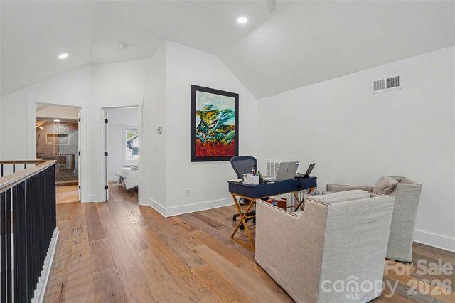 915 Laurel Creek Lane, Charlotte, NC 28211