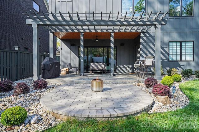 915 Laurel Creek Lane, Charlotte, NC 28211