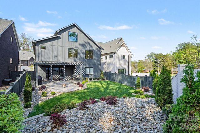 915 Laurel Creek Lane, Charlotte, NC 28211