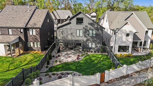 915 Laurel Creek Lane, Charlotte, NC 28211