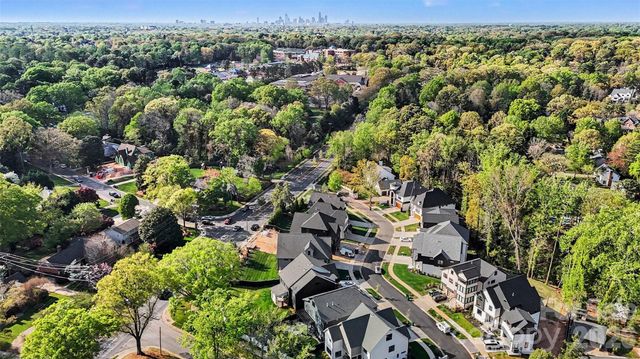 915 Laurel Creek Lane, Charlotte, NC 28211