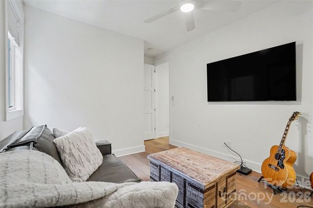 915 Laurel Creek Lane, Charlotte, NC 28211