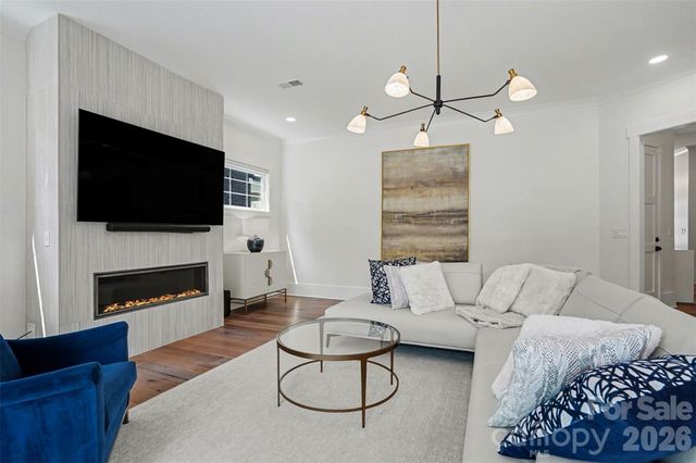 915 Laurel Creek Lane, Charlotte, NC 28211