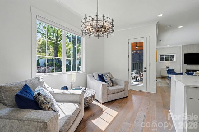 915 Laurel Creek Lane, Charlotte, NC 28211