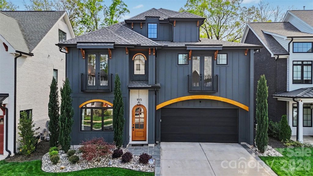 915 Laurel Creek Lane, Charlotte, NC 28211