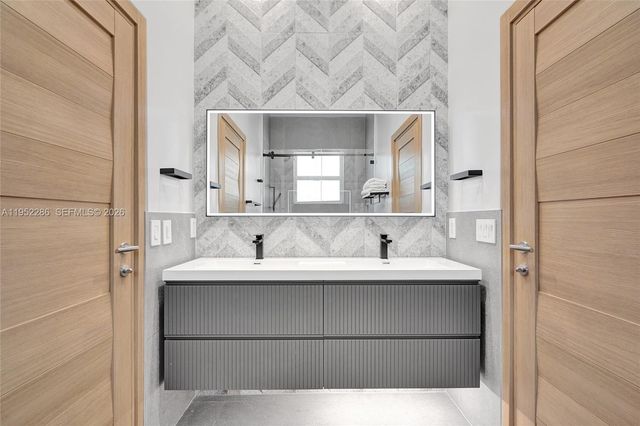 3311 SW 194th Ter, Miramar, FL 33029