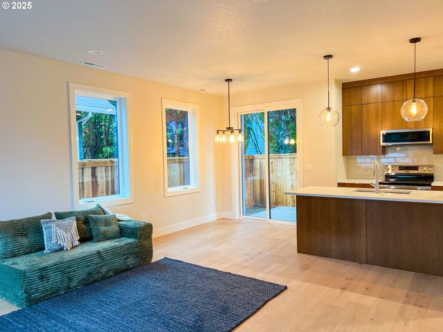 6906 Se BROOKLYN St, Portland, OR 97206