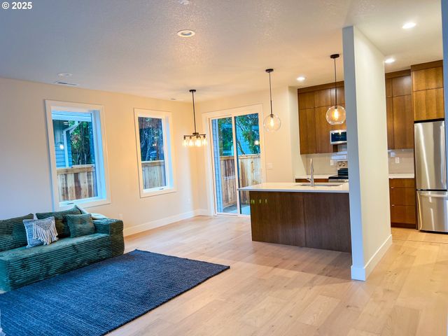 6906 Se BROOKLYN St, Portland, OR 97206