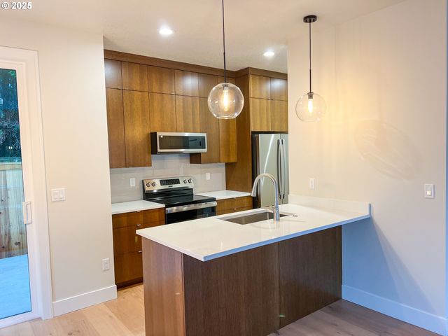 6906 Se BROOKLYN St, Portland, OR 97206