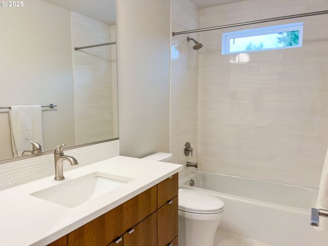 6906 Se BROOKLYN St, Portland, OR 97206