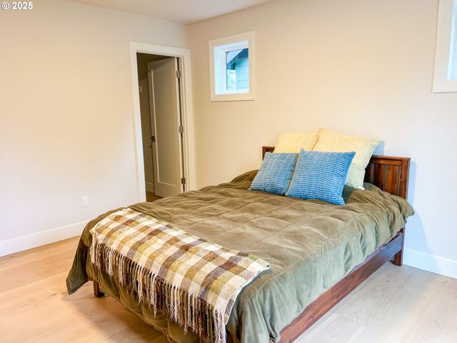 6906 Se BROOKLYN St, Portland, OR 97206