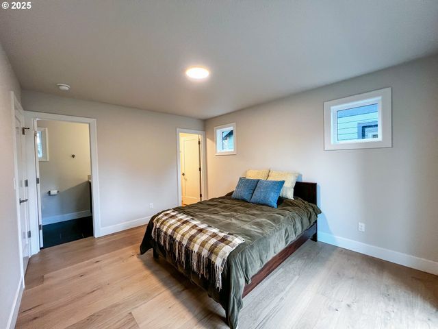 6906 Se BROOKLYN St, Portland, OR 97206