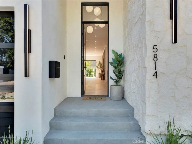 5814 Graves Avenue, Encino, CA 91316
