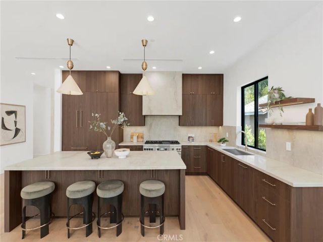 5814 Graves Avenue, Encino, CA 91316