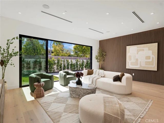 5814 Graves Avenue, Encino, CA 91316