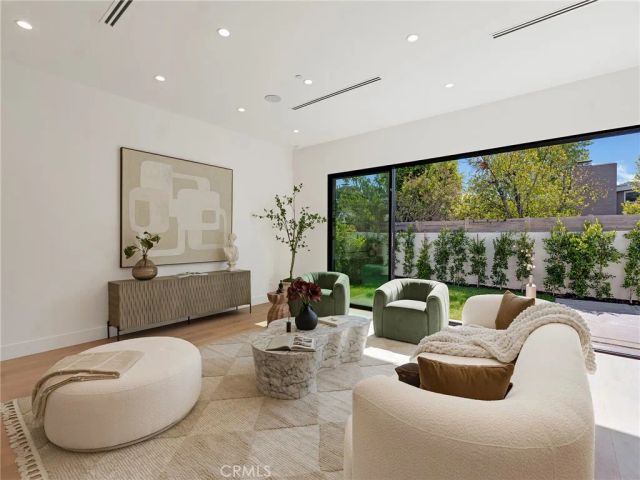 5814 Graves Avenue, Encino, CA 91316