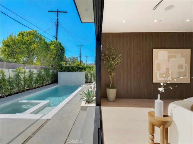 5814 Graves Avenue, Encino, CA 91316