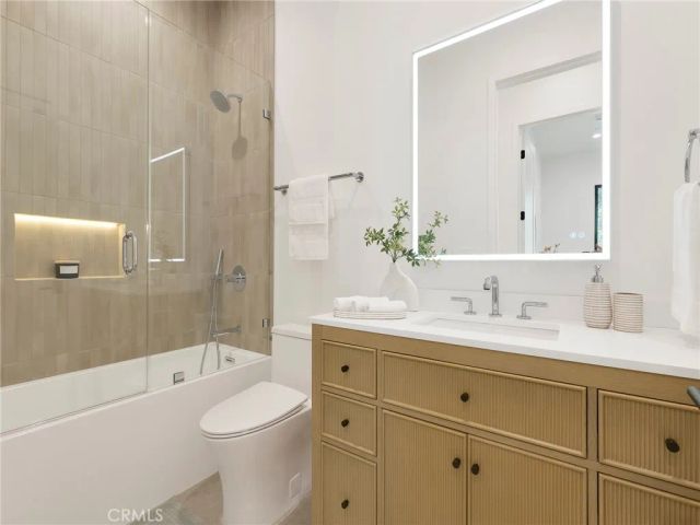 5814 Graves Avenue, Encino, CA 91316