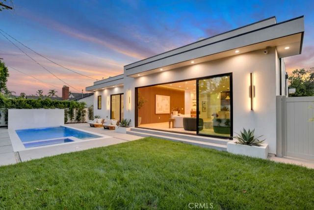 5814 Graves Avenue, Encino, CA 91316