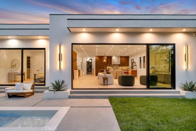 5814 Graves Avenue, Encino, CA 91316