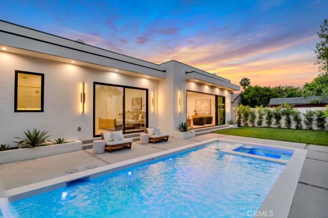 5814 Graves Avenue, Encino, CA 91316