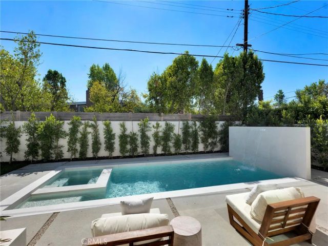 5814 Graves Avenue, Encino, CA 91316