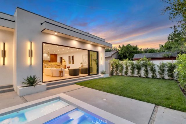 5814 Graves Avenue, Encino, CA 91316