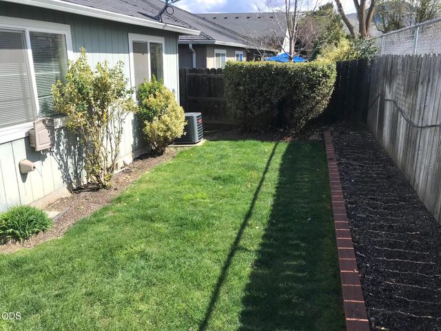 3152 Forest Hills Drive, Medford, OR 97504