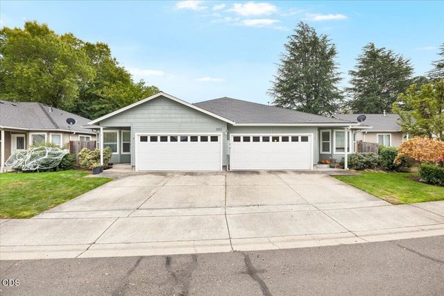 3152 Forest Hills Drive, Medford, OR 97504