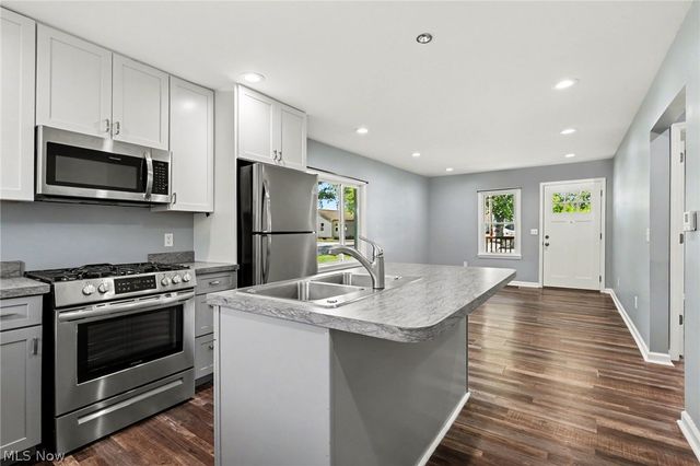 1951 Uniondale Drive, Stow, OH 44224