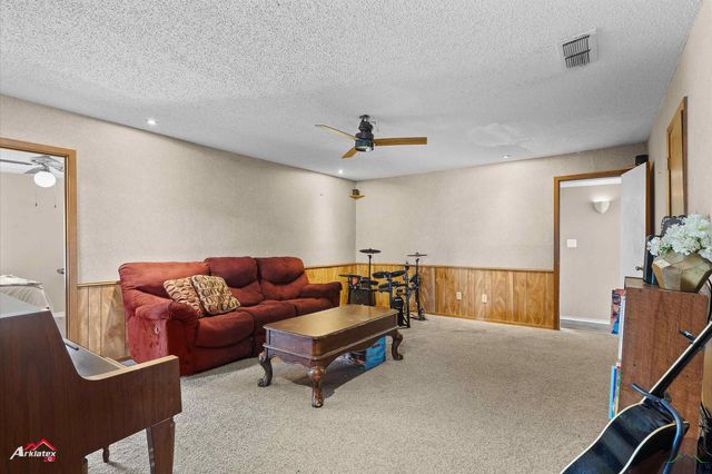 305 Smith St, Henderson, TX 75652