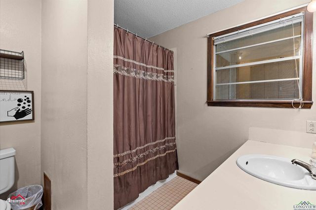 305 Smith St, Henderson, TX 75652