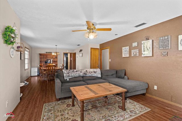 305 Smith St, Henderson, TX 75652