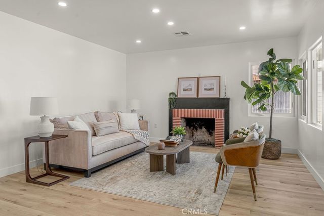 5419 S Rimpau, Los Angeles, CA 90043