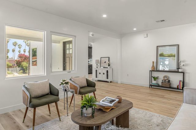 5419 S Rimpau, Los Angeles, CA 90043