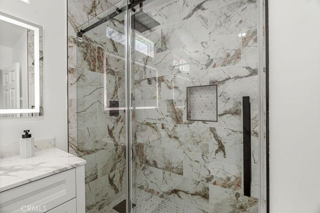 5419 S Rimpau, Los Angeles, CA 90043