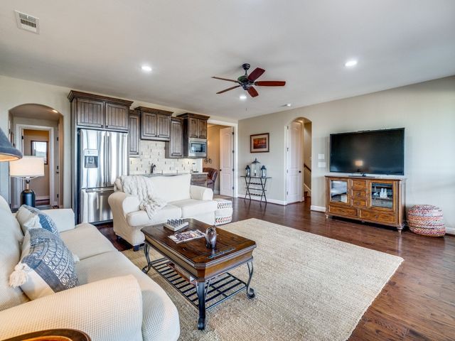 1598 Canyon Wren Loop, Graford, TX 76449