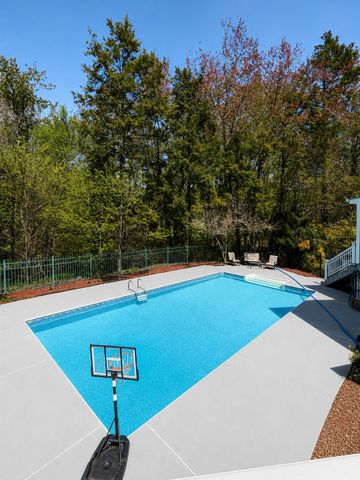 87 Pilgrim Circle, Hampstead, NH 03826