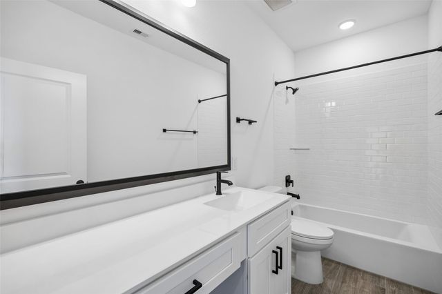 2707 Ballast Green Dr Drive, Texas City, TX 77568