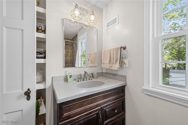 2244 Edgerton Road, University Heights, OH 44118