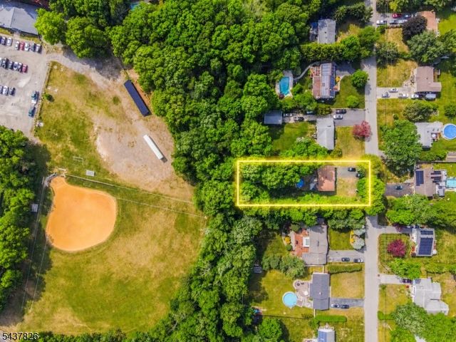 9 Stoney Brook Ln, Jefferson Twp., NJ 07438