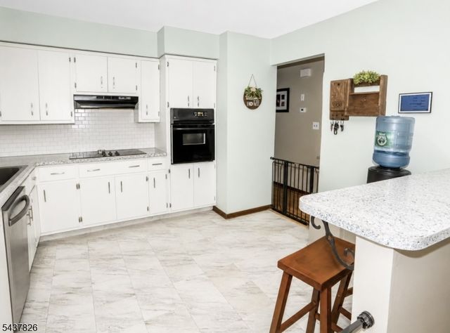 9 Stoney Brook Ln, Jefferson Twp., NJ 07438